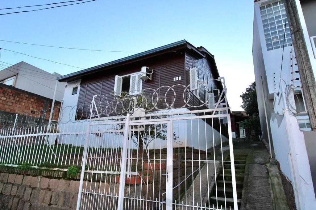 Casa para Venda - 90m², 5 dormitórios, sendo 1 suites, 5 vagas - Teresópolis — foto 1