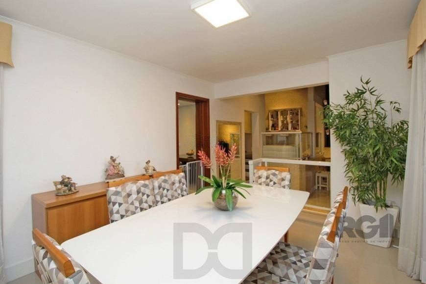 Casa 245m² - 3 dormitórios, 4 vagas no bairro Cavalhada — foto 6