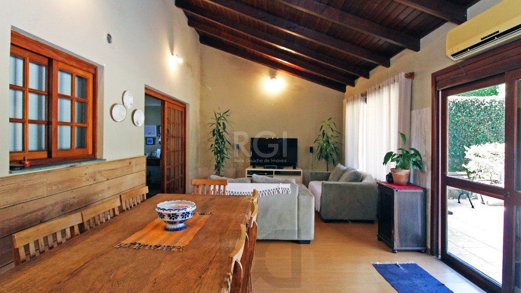Sobrado 3 dormitórios, 1suíte, área gourmet com churrasqueira, piscina. — foto 13