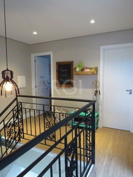 EXCELENTE CASA COM 3 DORMITÓRIOS, 1 SUÍTE E VAGA DE GARAGEM PARA 3 CARROS. — foto 2