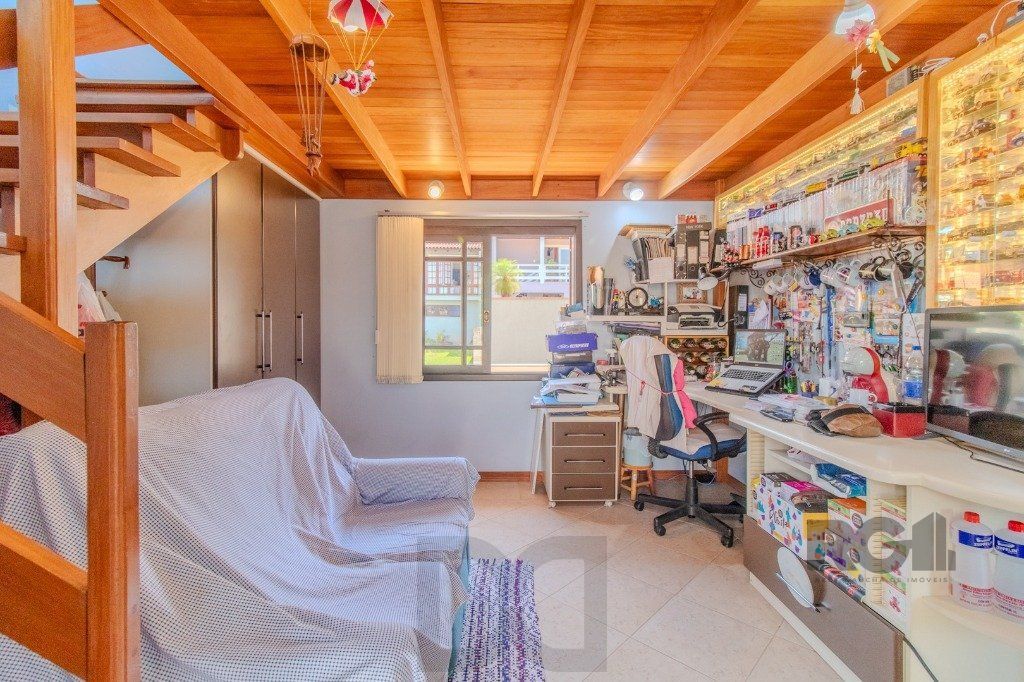 Linda casa de 04 dormitórios com vista livre no Bairro Teresópolis — foto 54