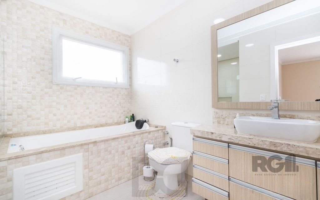 Excelente casa de 254m² com 4 dormitórios sendo 3 suítes. — foto 8