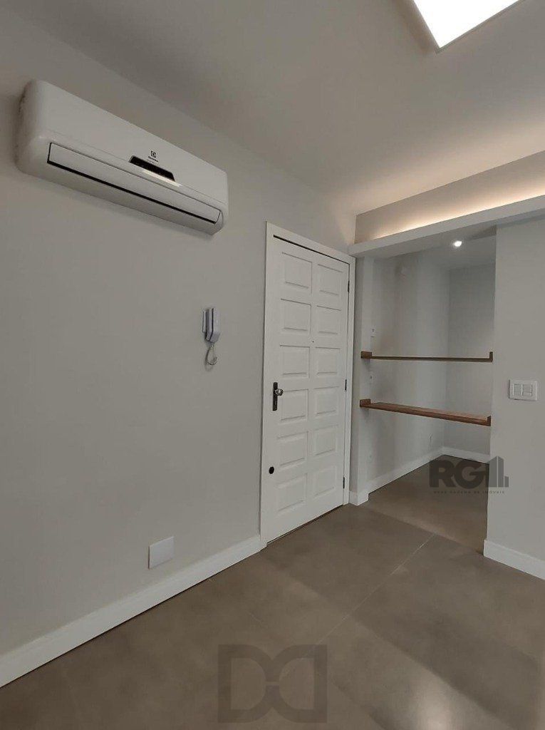 Apartamento semi mobiliado, 67m², 2 dormitórios, 1 vaga no bairro Petrópolis — foto 4