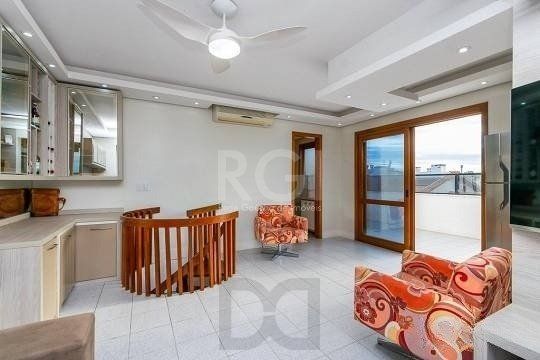 EXCELENTE COBERTURA COM 2 DORMITÓRIOS, PISCINA E 1 VAGA DE GARAGEM. — foto 3