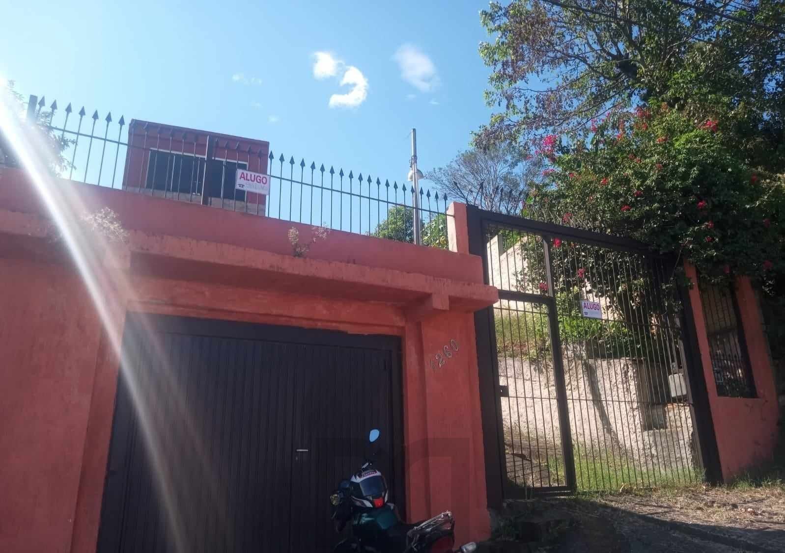 Casa à venda com piscina no bairro Glória, Zona Sul de Porto Alegre – 207m² construídos, pátio amplo e excelente potencial residencial — foto 1