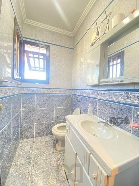 Excelente casa de 300m² com 4 dormitórios no bairro Sarandi. — foto 12