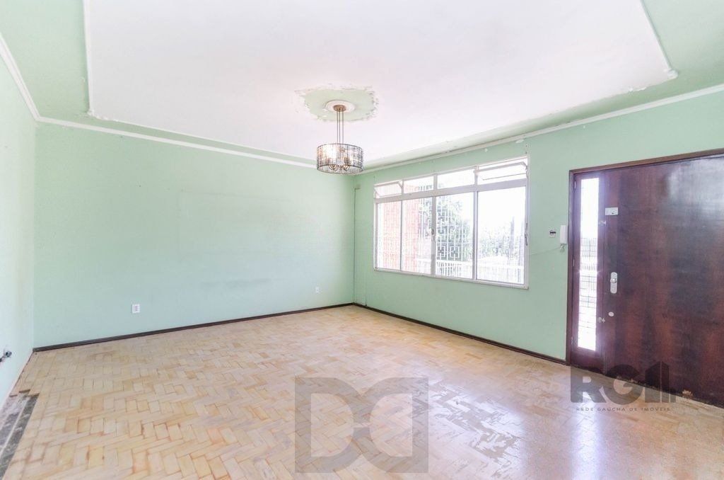 Excelente casa de 318m² com 3 dormitórios — foto 2