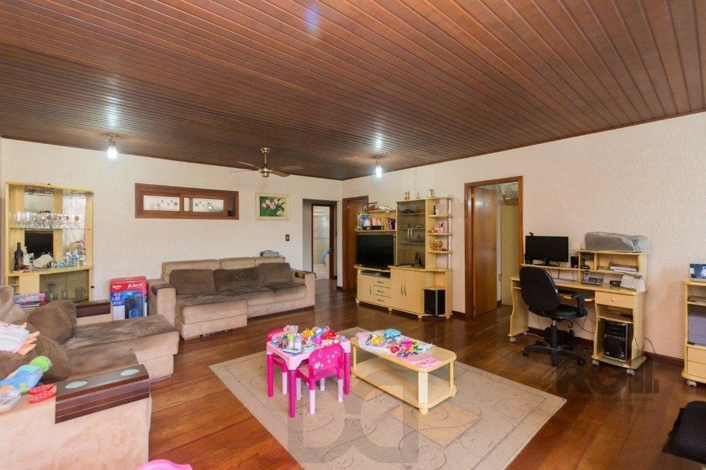 Casa de 4 quartos com 265m², no bairro Cavalhada — foto 3