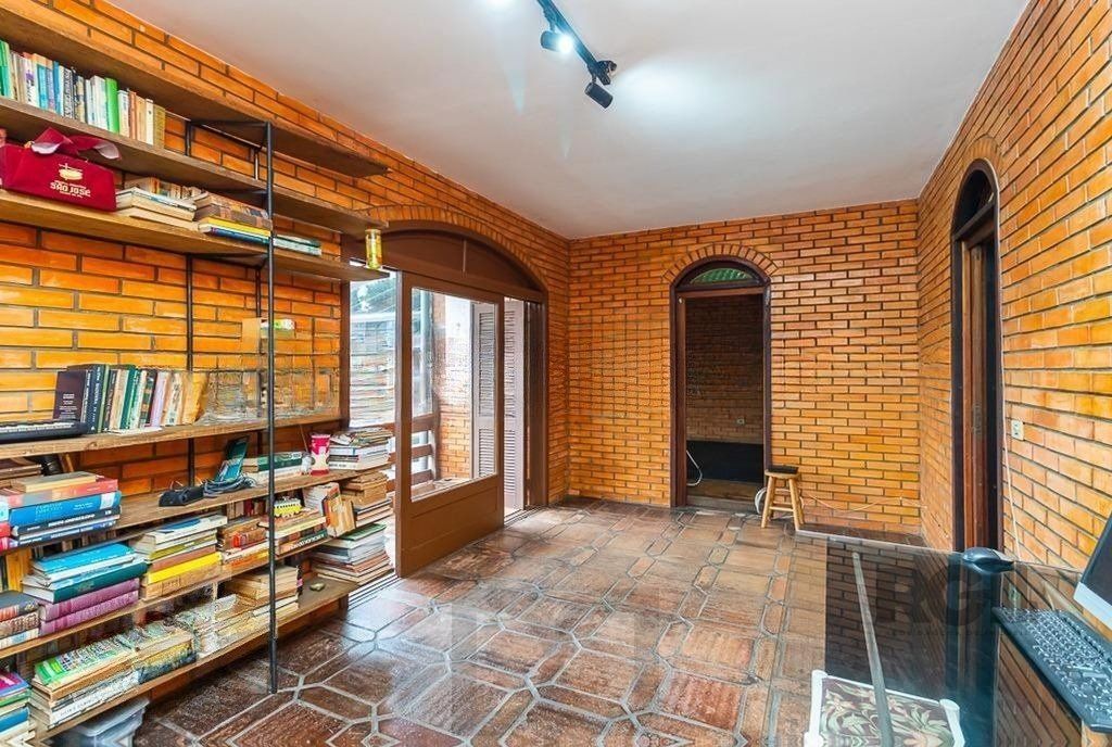Casa de 245m² com 5 dormitórios no bairro Sarandi — foto 10