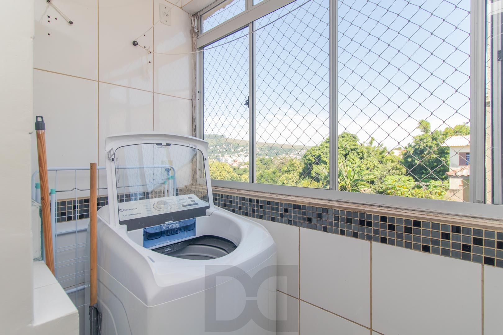 Apartamento de 2 dormitórios á venda no Bairro Teresópolis - Porto Alegre. — foto 9
