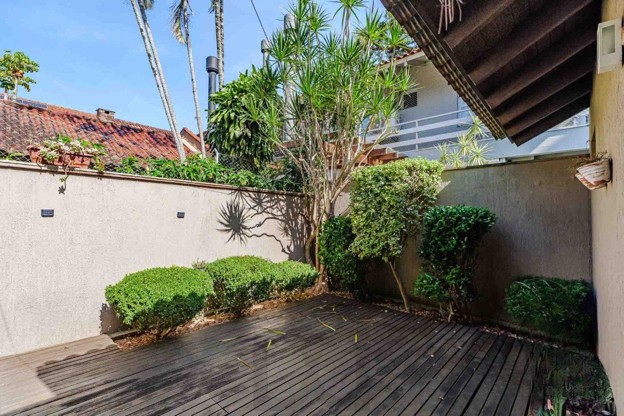 Casa em Condominio, 4 dormi. sendo 2 suítes, churrasqueira, lareira, 2 vagas — foto 15