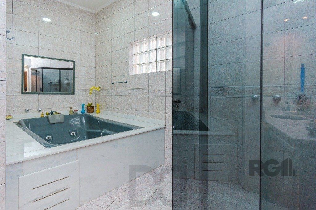 Casa com 4 dormitórios no bairro Morro Santana — foto 14