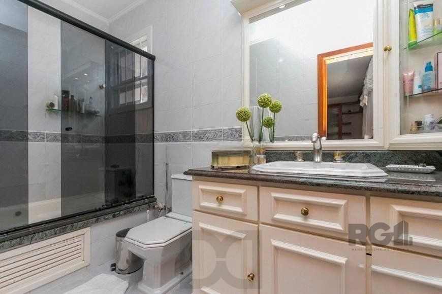 Casa de 380m² - 4 dormitórios, 2 suítes, 4 vagas no bairro Bom Jesus — foto 13