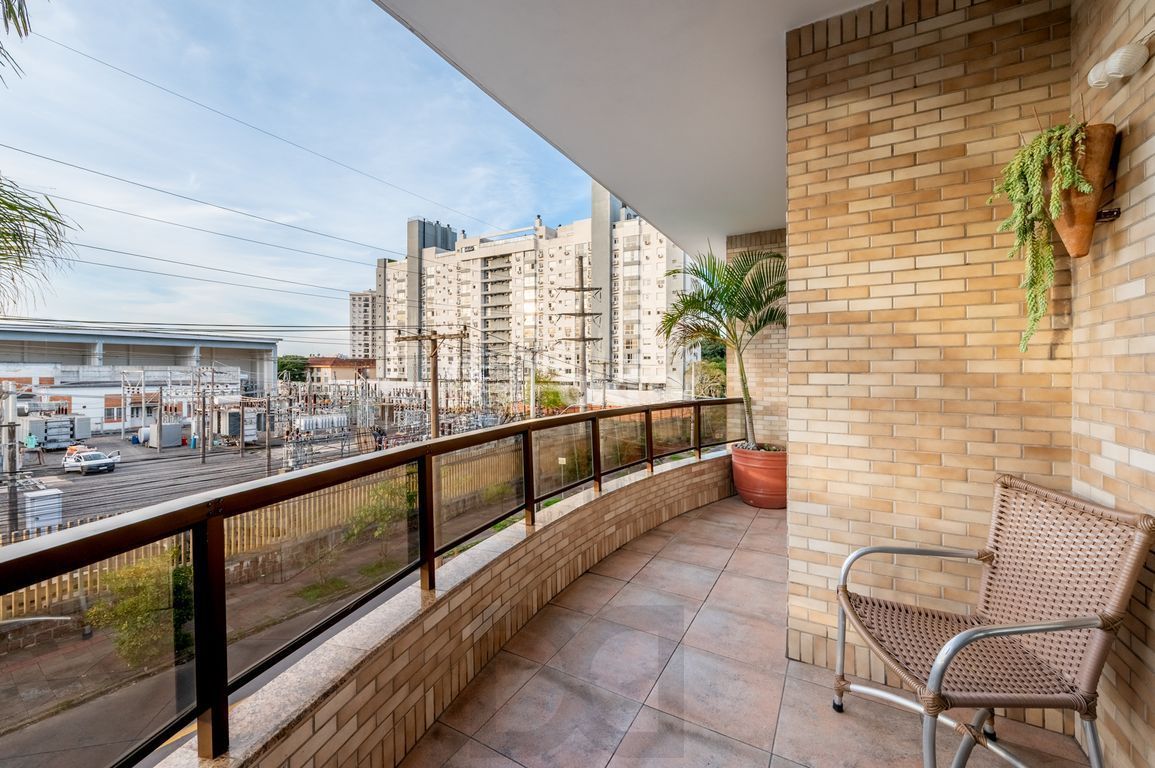 Apartamento de 4 dormitorios á Venda no Passo da Areia - Porto Alegre — foto 3