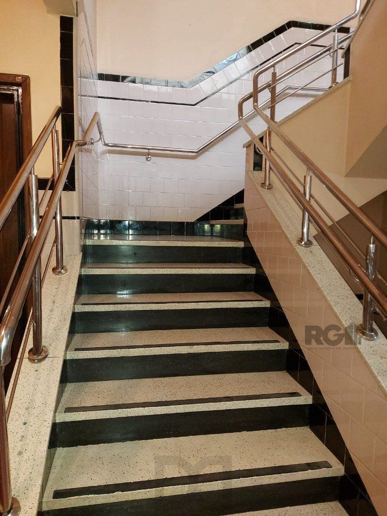 Apartamento 2 dormitórios, próximo da UFRGS, PUC, Ernesto Dorneles e trasporte público. — foto 20