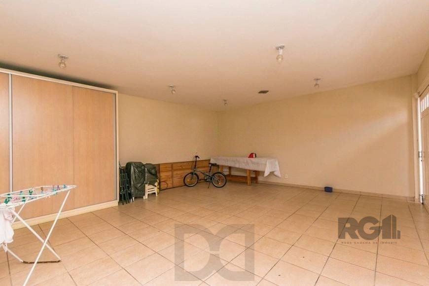 Casa de 380m² - 4 dormitórios, 2 suítes, 4 vagas no bairro Bom Jesus — foto 27