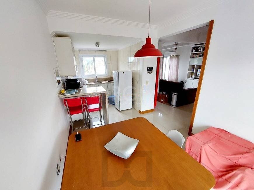 Casa com 03 dormitórios, 01 suíte, pátio com churrasqueira e 03 vagas de garagem no bairro Tristeza — foto 6