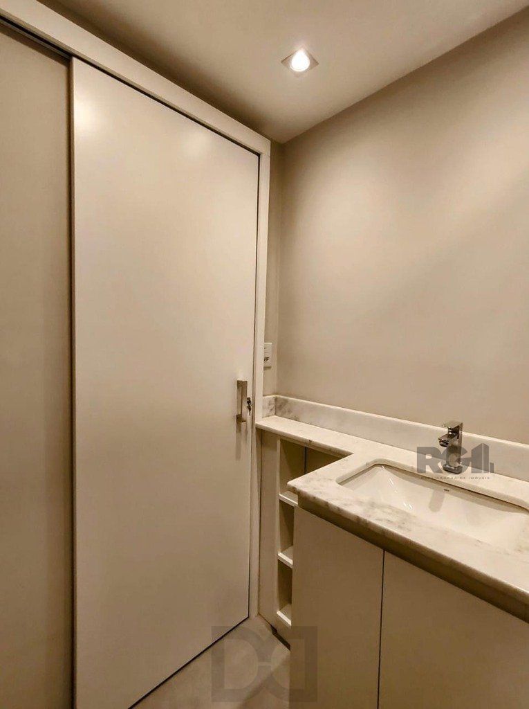 Apartamento semi mobiliado, 67m², 2 dormitórios, 1 vaga no bairro Petrópolis — foto 19
