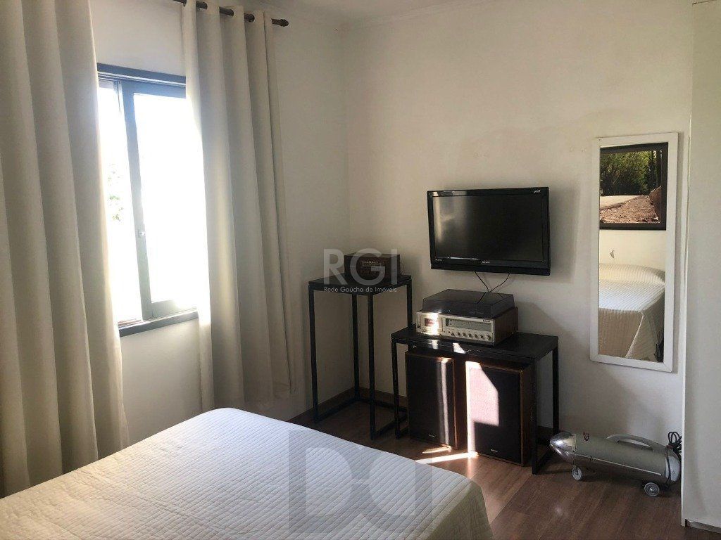 Casa para Venda - 260m², 3 dormitórios, sendo 2 suites, 2 vagas - Nonoai — foto 19