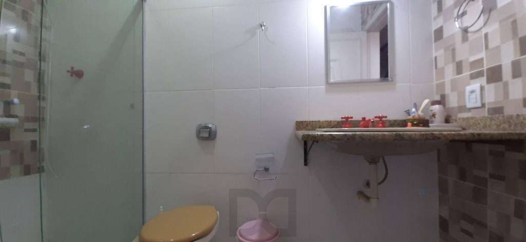 VENDE – AMPLA CASA RESIDENCIAL COM PISCINA E 5 VAGAS — foto 40