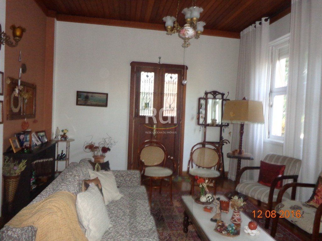 Casa para Venda - 240m², 6 dormitórios, 4 vagas - Teresópolis — foto 6