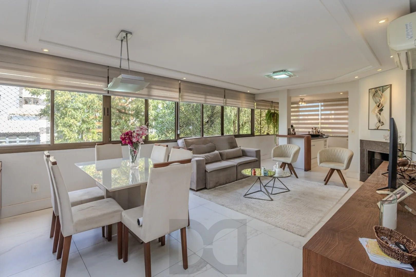 Apartamento de 3 dormitórios, no bairro Petrópolis em Porto Alegre — foto 2