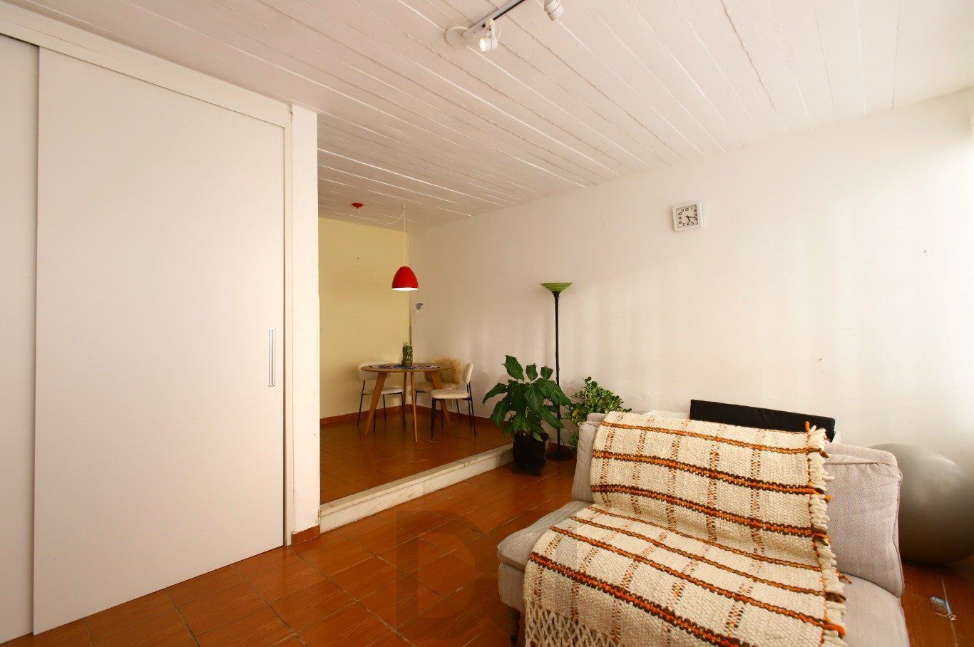 Casa com Edícula nos fundos, total de 5 dormitórios no Bairro gloria. — foto 4