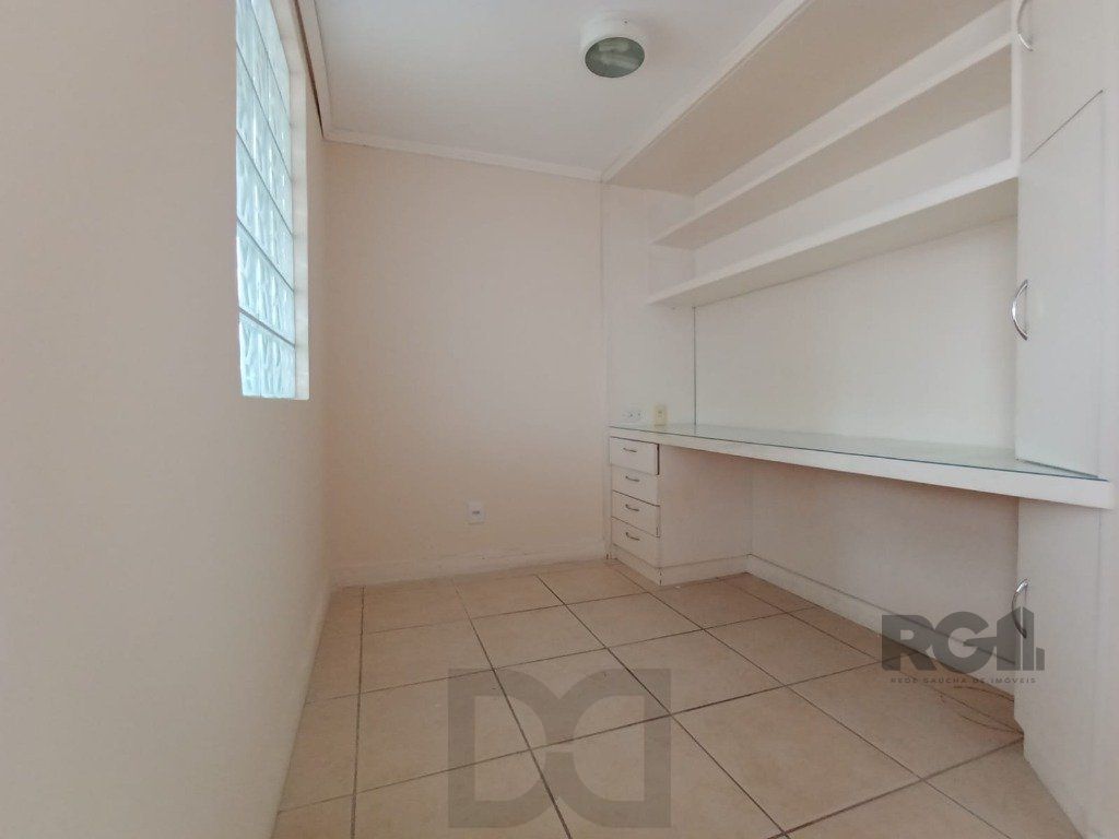 Duplex 2 dormitórios 1 vaga coberta em frente ao parque marinha do Brasil no Praia de Belas — foto 5