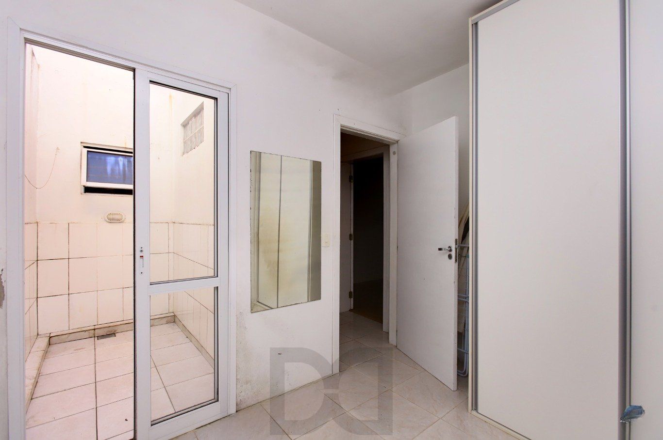 Casa com Edícula nos fundos, total de 5 dormitórios no Bairro gloria. — foto 47
