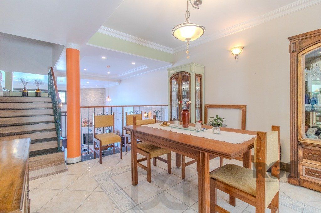 Linda casa de 04 dormitórios com vista livre no Bairro Teresópolis — foto 12