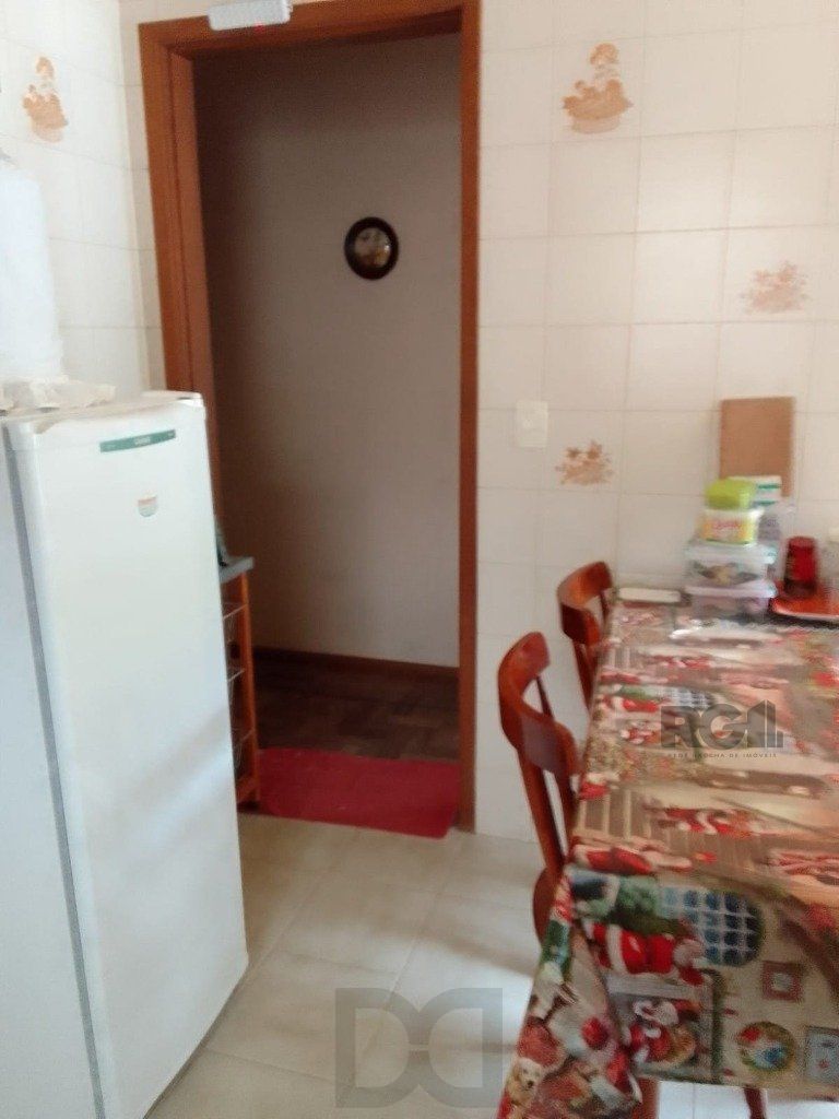 Casa de 4 quartos com 243,58m² no Bairro Lomba do Pinheiro — foto 13