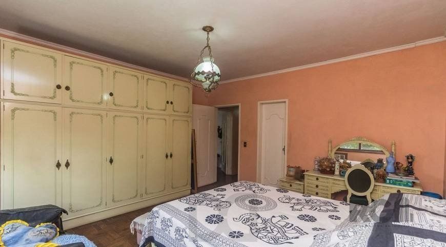 Casa 250m² - 5 dormitórios, 2 suítes e 4 vagas no bairro Santa Maria Goretti — foto 11