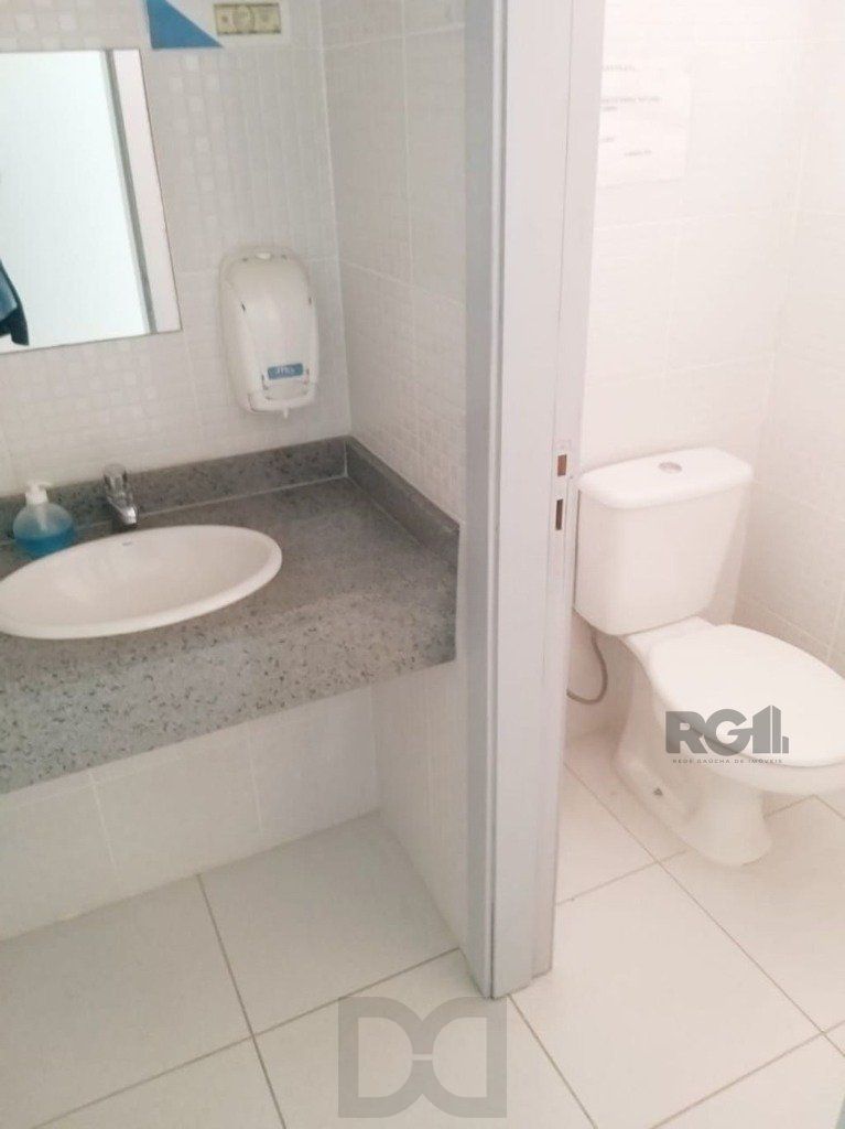 Casa comercial com 12 dormitórios no bairro Teresópolis — foto 22