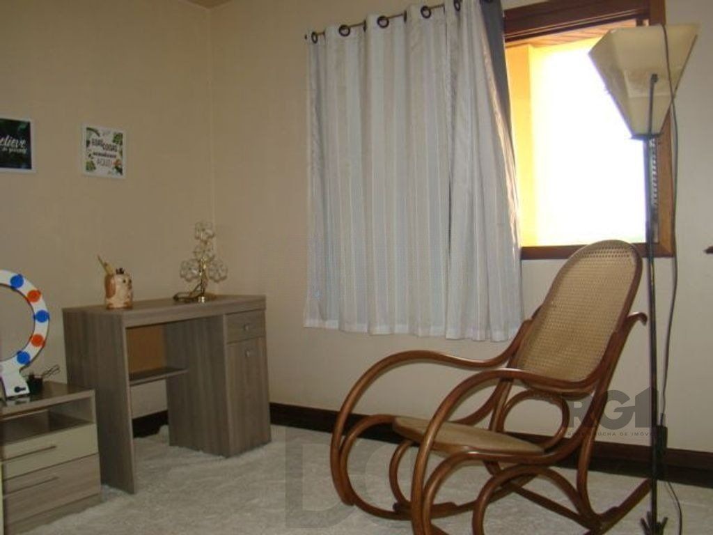 Casa de 370m² - 4 dormitórios, 2 suítes e 4 vagas de garagem no bairro Espírito Santo — foto 21