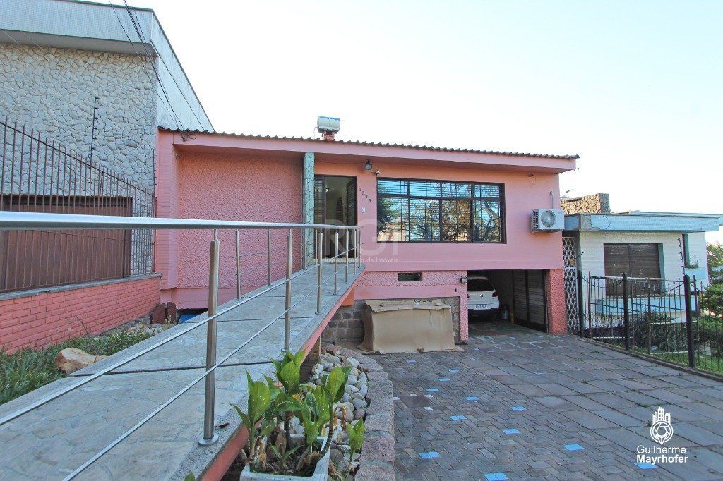 Casa para Venda - 500m², 5 dormitórios, sendo 2 suites, 5 vagas - Menino Deus — foto 1