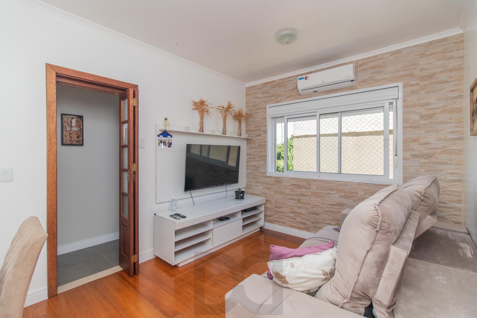 Apartamento de 2 dormitórios á venda no Bairro Teresópolis - Porto Alegre. — foto 1