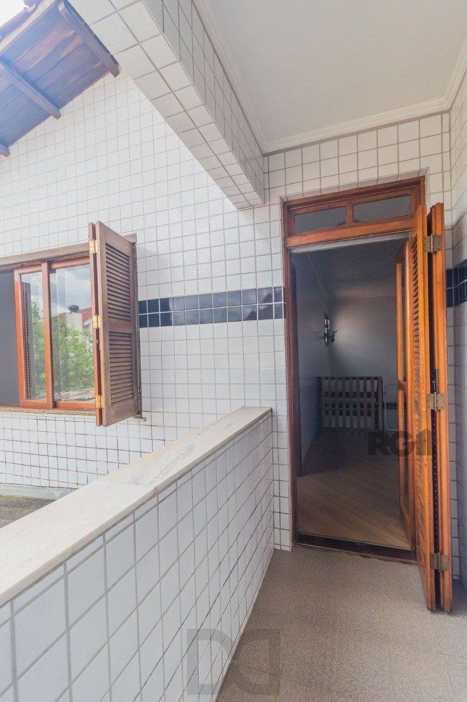 Casa com 240m², 3 dormitórios, 6 vagas no bairro Sarandi — foto 9
