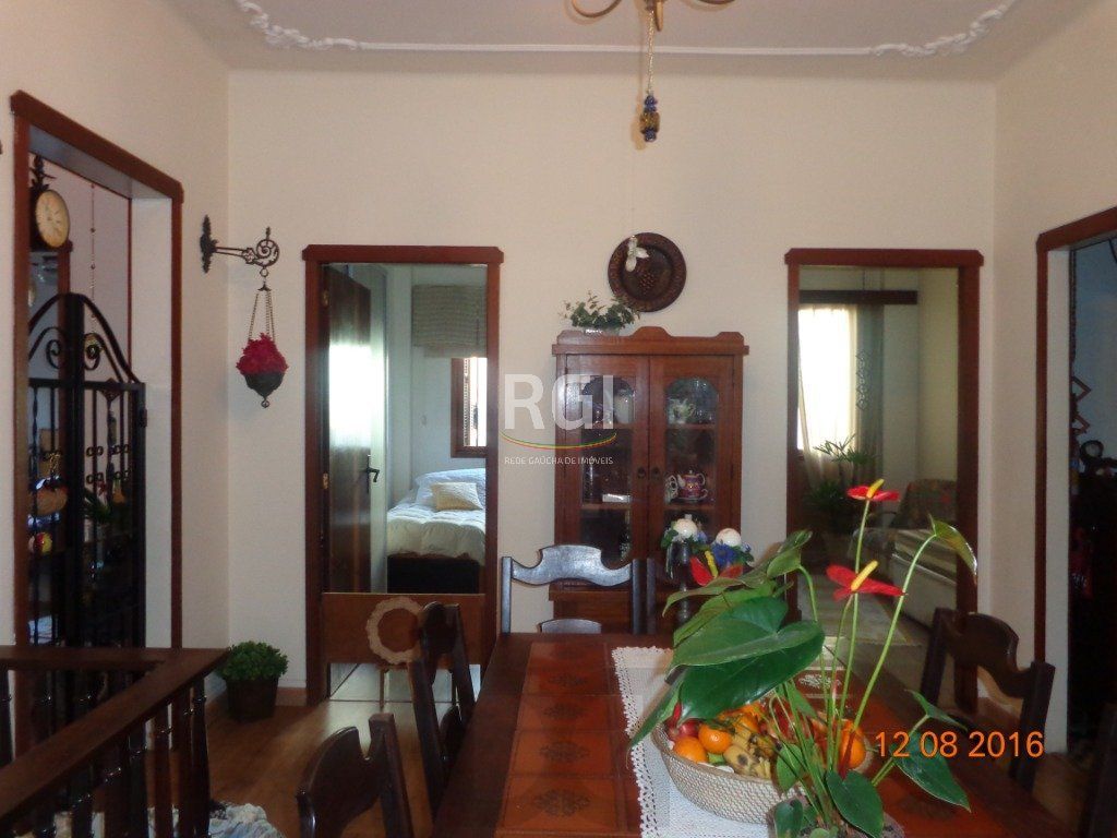 Casa para Venda - 240m², 6 dormitórios, 4 vagas - Teresópolis — foto 7