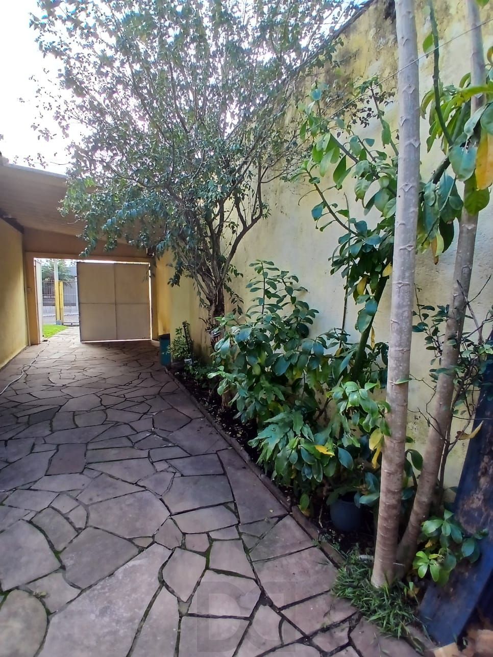 Ampla casa com patio no bairro Rubem Berta . — foto 5
