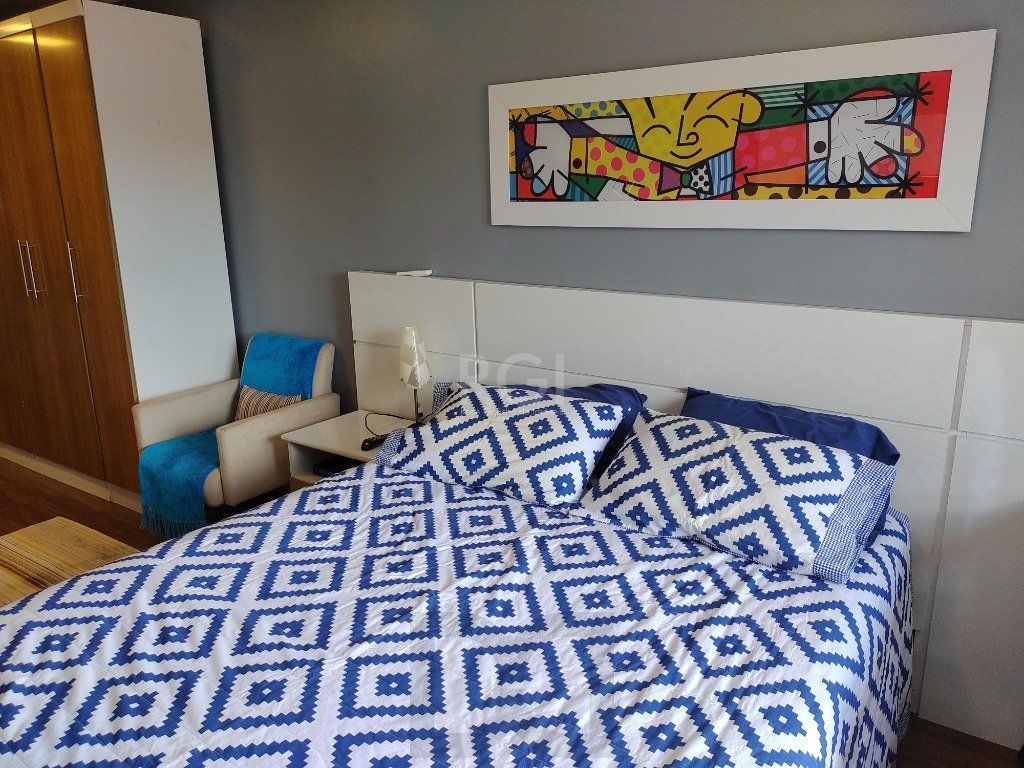 Excelente casa com 03 suíte, espaço gourmet com churrasqueira, living com lareira, pátio com piscina e garagem para 02 carros no bairro Espírito Santo — foto 20