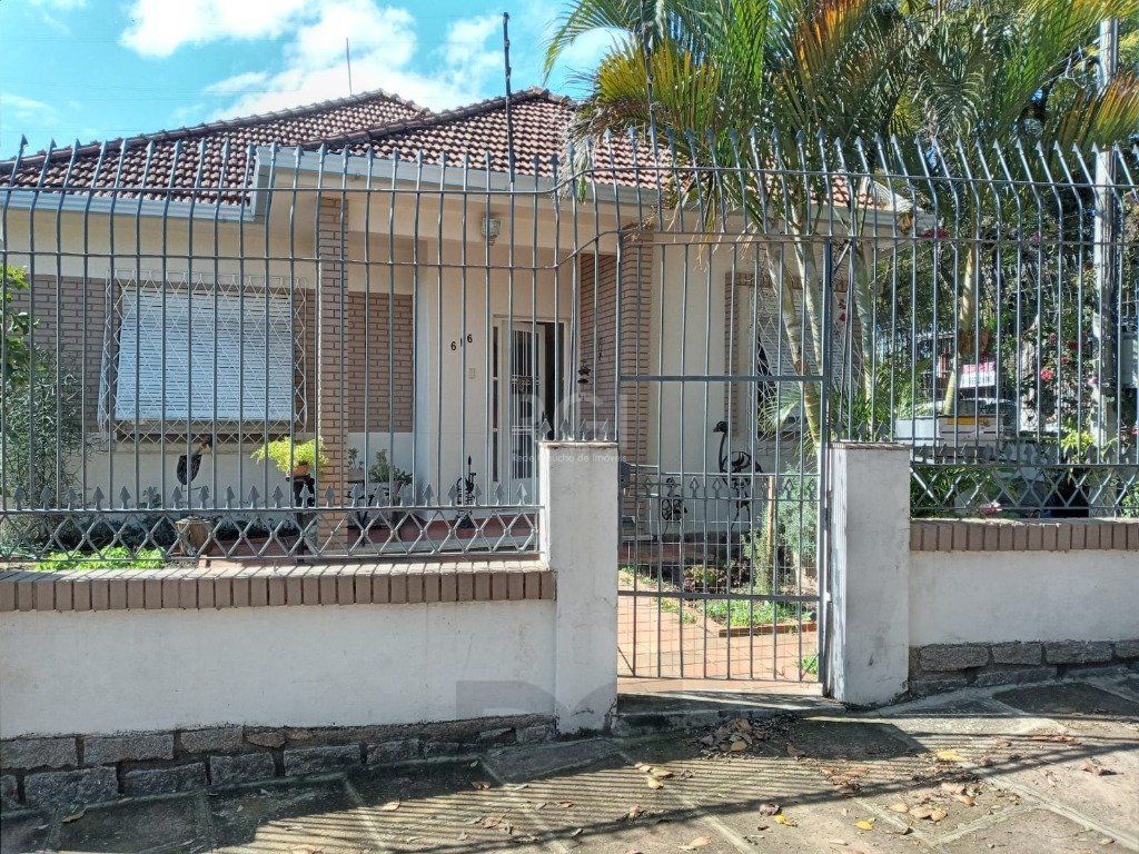 Casa para Venda - 384m², 3 dormitórios, sendo 1 suites, 3 vagas - Teresópolis — foto 1