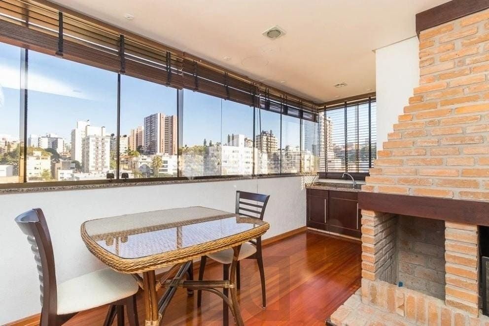 Apartamento com 3 de dormitorios no bairro Higienópolis, Porto Alegre — foto 1