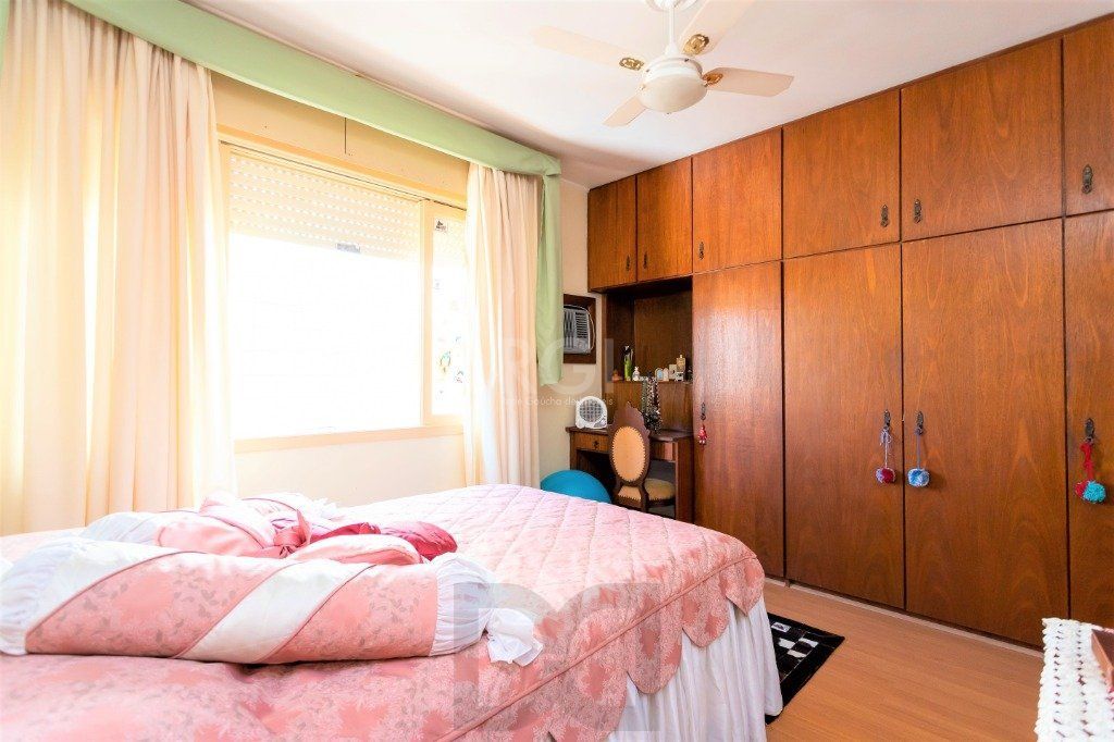 Casa para Venda - 228m², 4 dormitórios, sendo 1 suites, 5 vagas - Teresópolis — foto 35