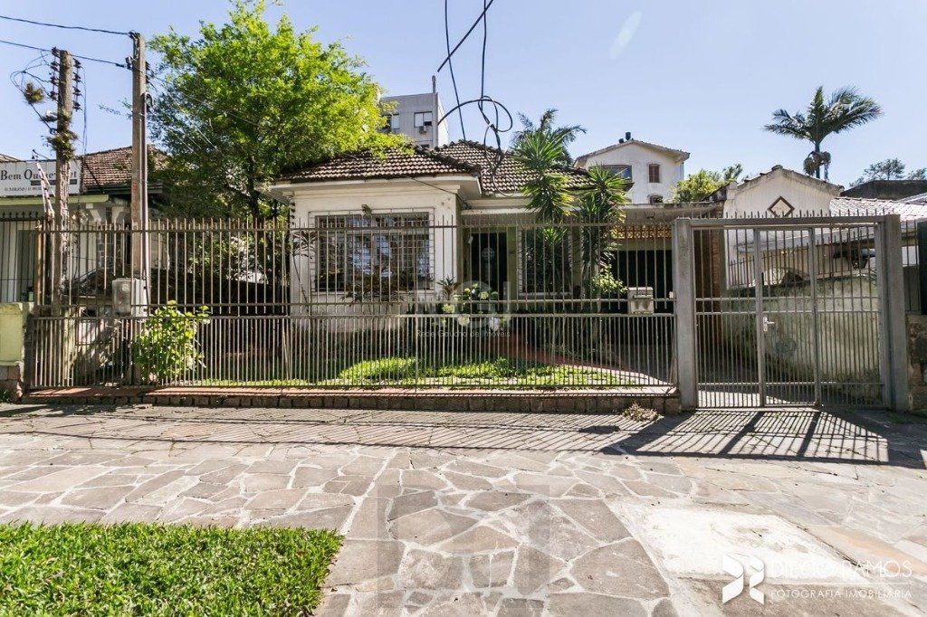 Casa para Venda - 198m², 3 dormitórios, sendo 1 suites, 4 vagas - Petrópolis — foto 1