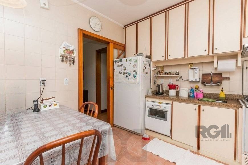 Casa de 380m² - 4 dormitórios, 2 suítes, 4 vagas no bairro Bom Jesus — foto 22