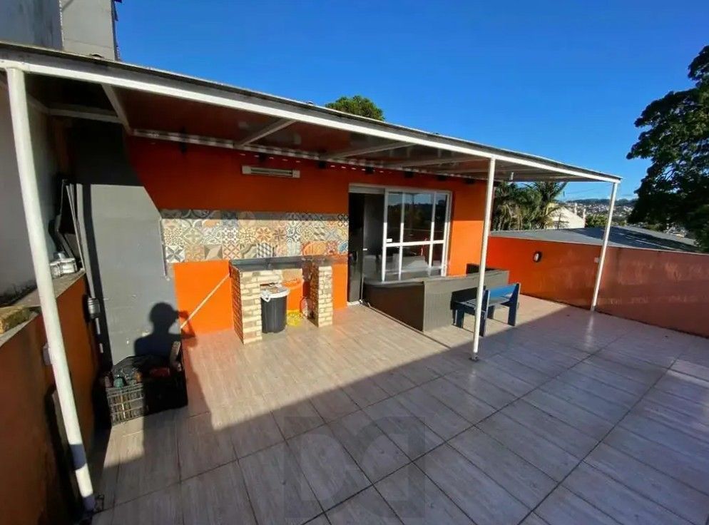 Casa 2 dormitórios à venda Rua Doutor Álvaro Furtado, Medianeira - Porto Alegre — foto 2