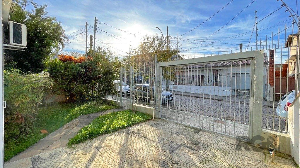 Casa 4 Dormitórios, Piscina, Bairro Gloria — foto 2