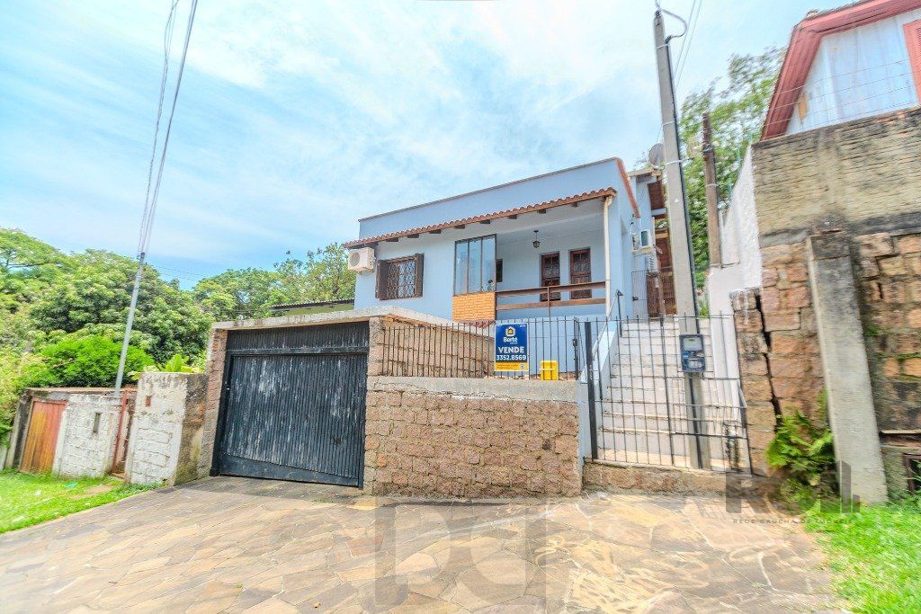 Casa 253m², 3 suítes, pátio, churrasqueira e vaga de garagem para 4 carros no bairro Nonoai — foto 36