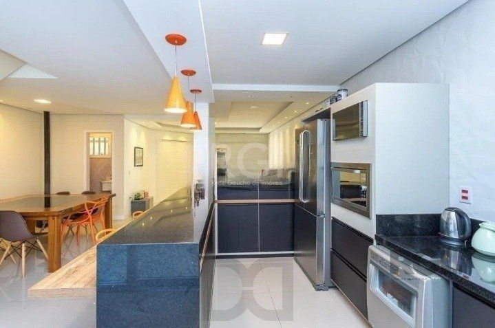 Casa com 03 dormitórios, 01 suíte, pátio, terraço com churrasqueira e vaga de garagem para 03 carros no bairro Ipanema — foto 9