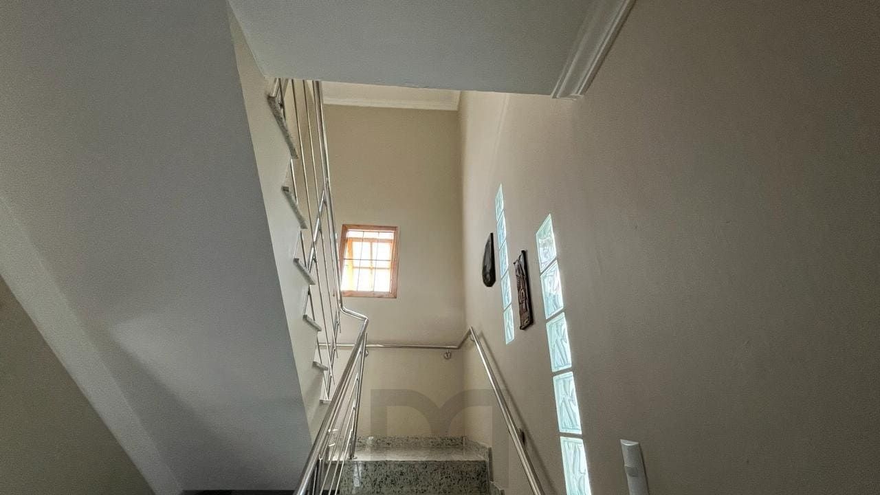 Casa de 4 dormitórios no bairro Santo Antônio, Porto Alegre — foto 4